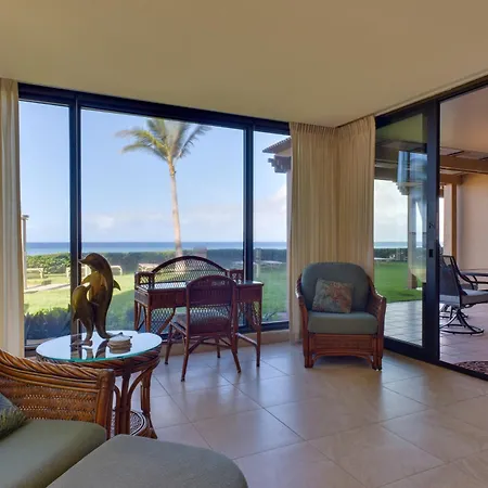 Lahaina Condo With Patio, Ocean Views And Pool Access!